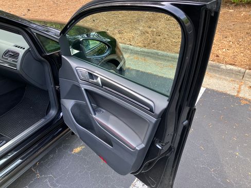 Used 2017 Volkswagen GTI SE image 15