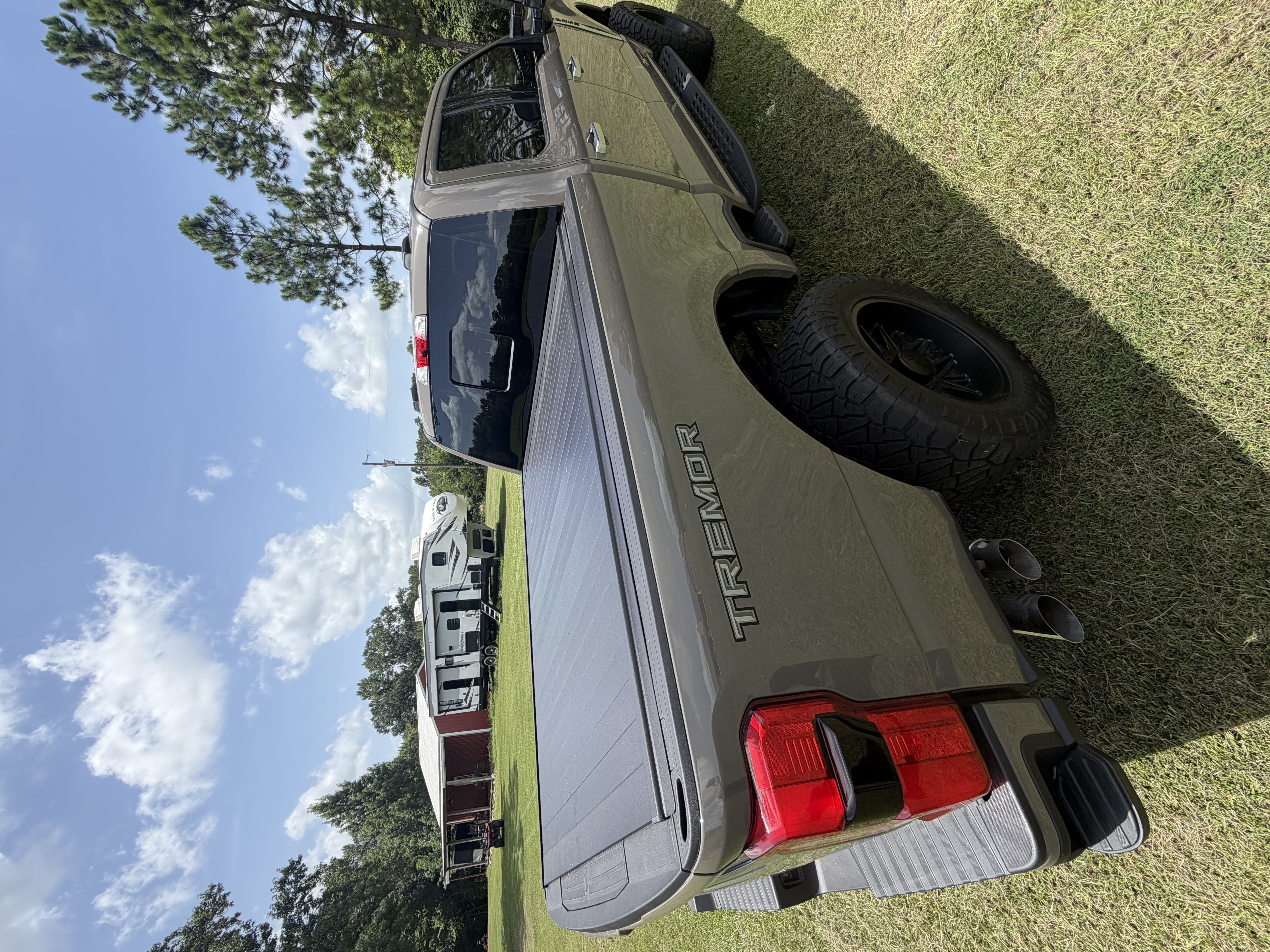 Used 2026 Ford F250 Platinum w/ Platinum Plus Package AWD/4WD image 9