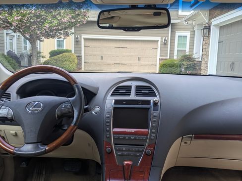 Used 2010 Lexus ES 350 image 10