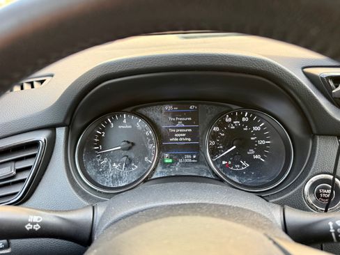 Used 2019 Nissan Rogue SV image 12