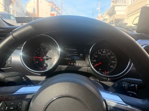 Used 2016 Ford Mustang Coupe image 4