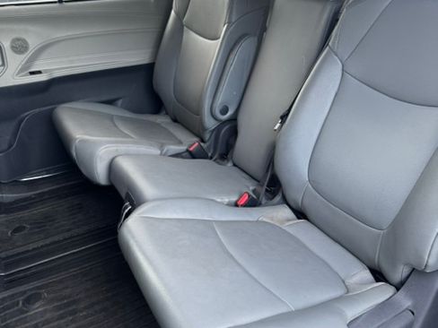 Used 2021 Toyota Sienna XLE FWD image 10