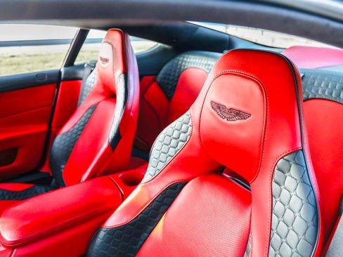 Used 2014 Aston Martin Vanquish Coupe image 10