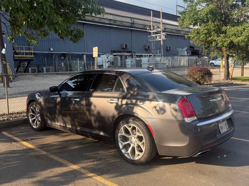 Used 2017 Chrysler 300 C Platinum w/ Safetytec Plus Group RWD image 4