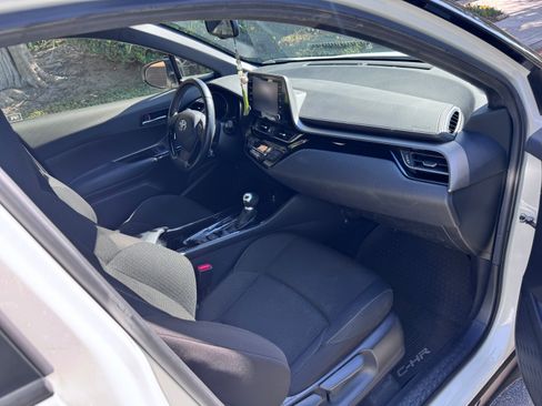 Used 2019 Toyota C-HR XLE FWD image 14