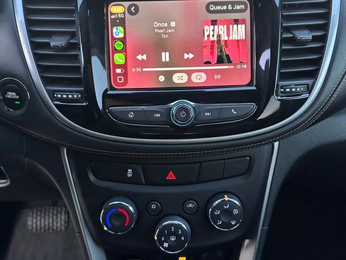 Used 2018 Chevrolet Trax LT w/ LT Convenience Package image 20