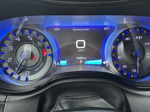 Used 2018 Chrysler 300 S AWD/4WD image 15