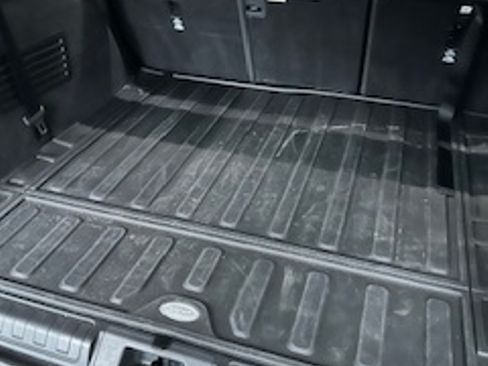 Used 2023 Land Rover Discovery S R-Dynamic image 4