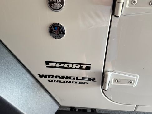 Used 2017 Jeep Wrangler Unlimited Sport w/ Quick Order Package 24S AWD/4WD image 12