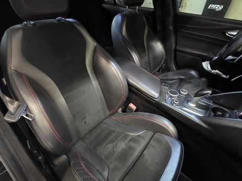 Used 2017 Alfa Romeo Giulia Quadrifoglio image 9