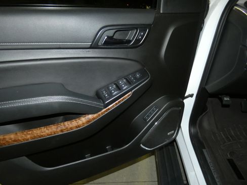 Used 2019 Chevrolet Suburban Premier w/ Premier Plus Edition image 19