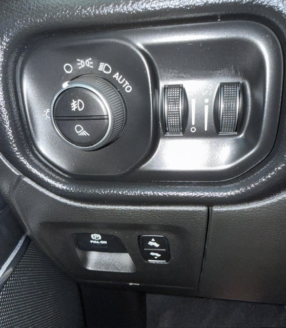 Used 2019 RAM 1500 Laramie RWD image 29