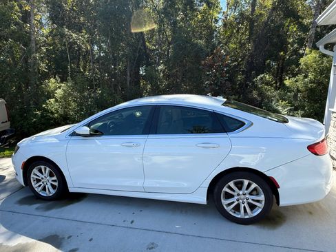 Used 2015 Chrysler 200 Limited w/ Convenience Group image 2