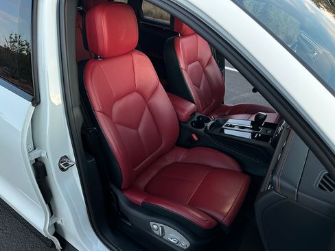 Used 2023 Porsche Macan image 24