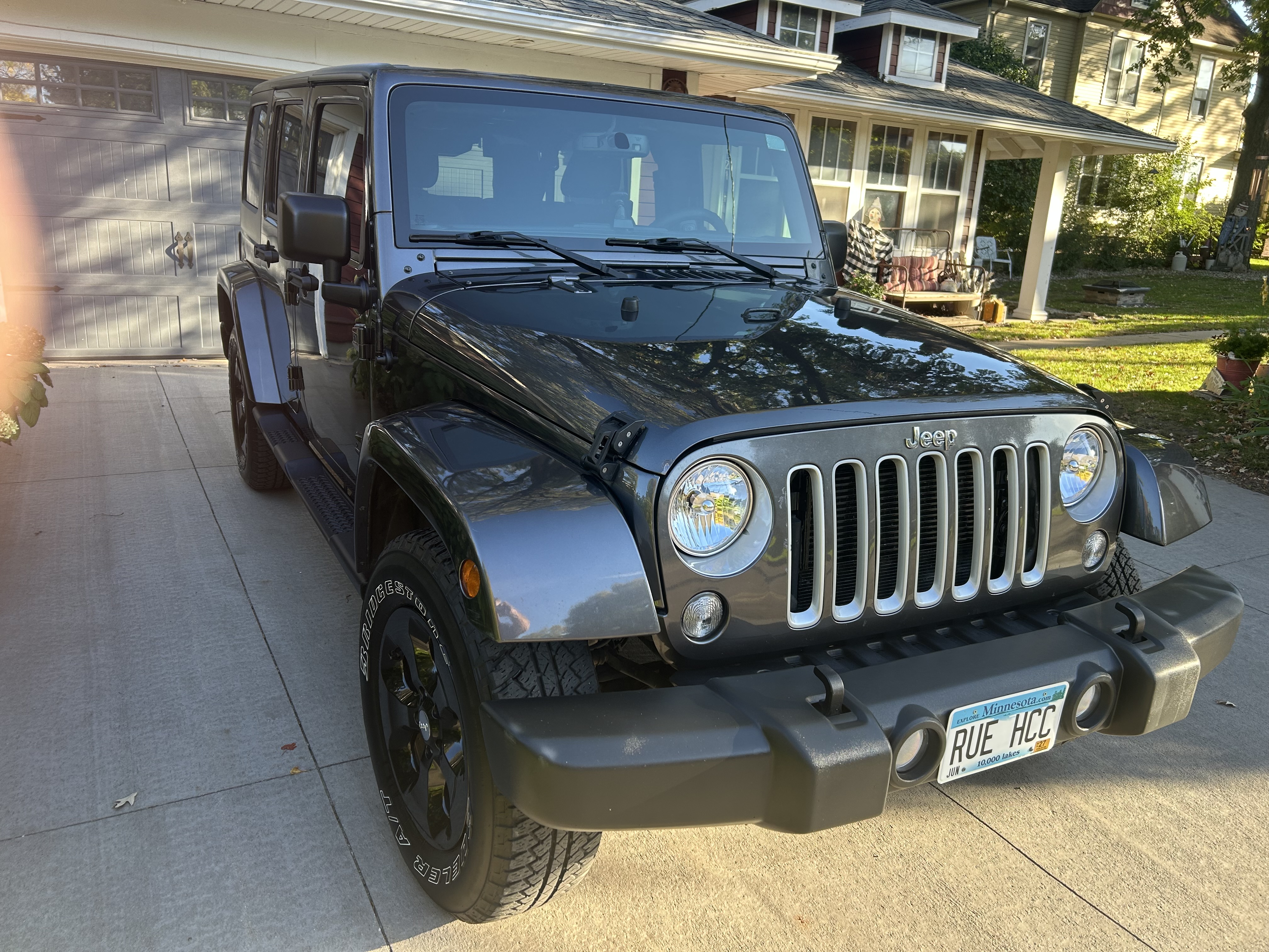 Used 2018 Jeep Wrangler Unlimited Sahara AWD/4WD image 4