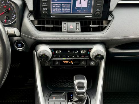Used 2020 Toyota RAV4 XLE Premium image 16