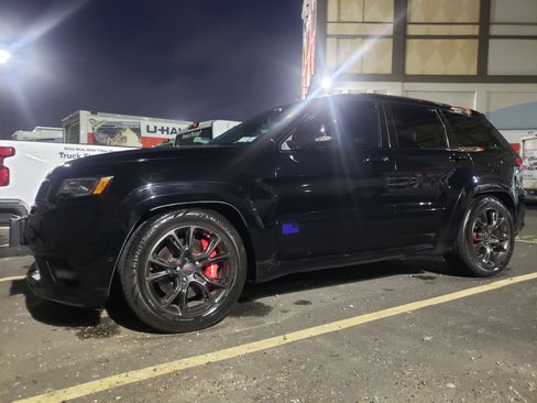 Used 2019 Jeep Grand Cherokee SRT image 4