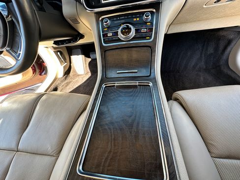 Used 2017 Lincoln Continental Select image 27