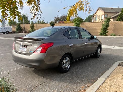 Used 2014 Nissan Versa SV image 5
