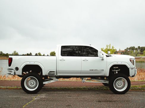 Used 2026 GMC Sierra 2500 Denali w/ Denali Reserve Package AWD/4WD image 17