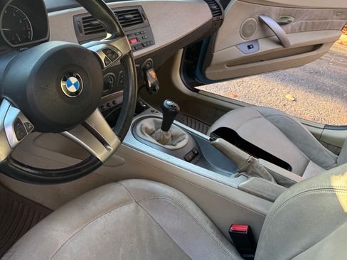 Used 2004 BMW Z4 2.5i image 13