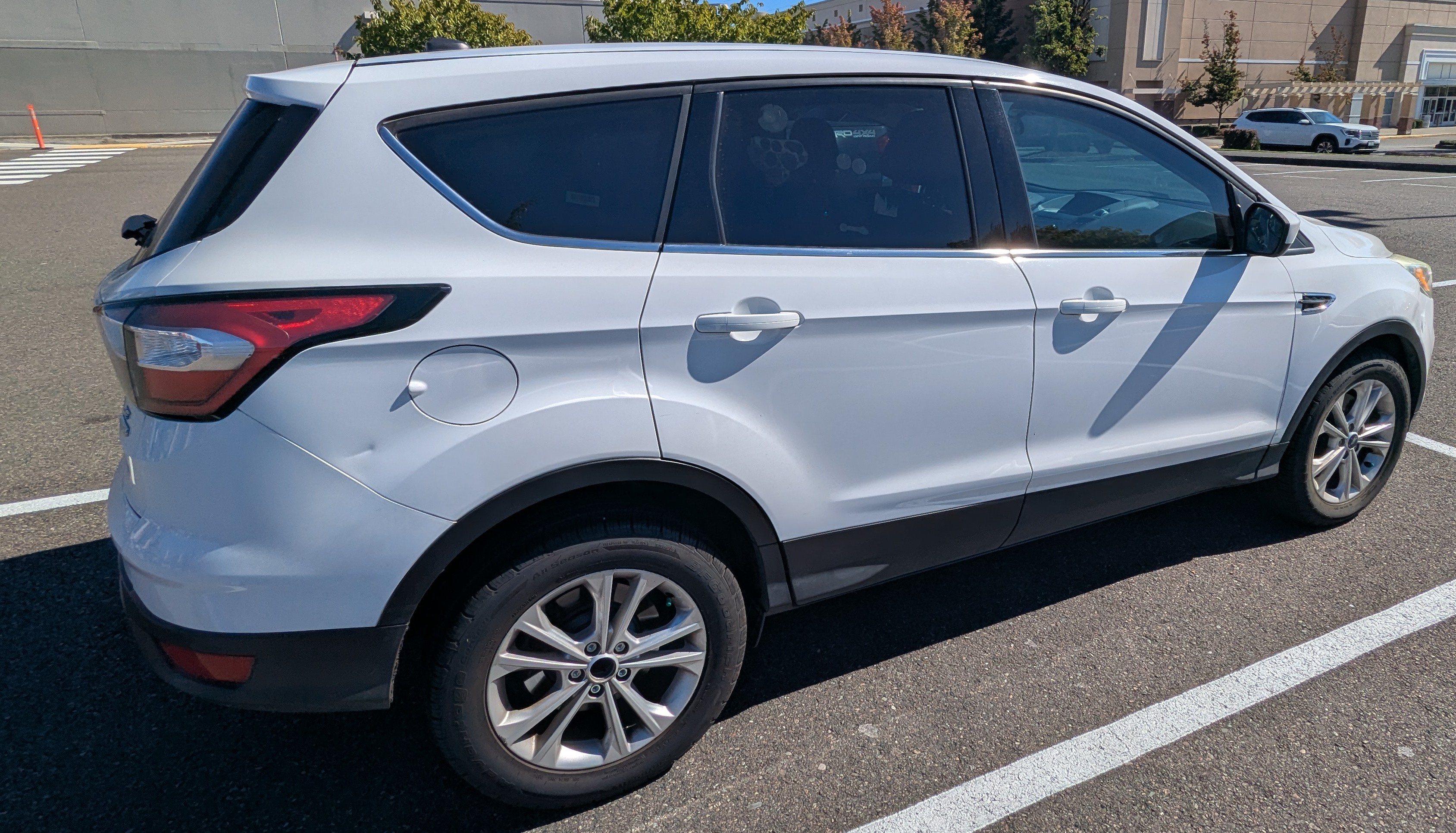Used 2017 Ford Escape SE FWD image 4