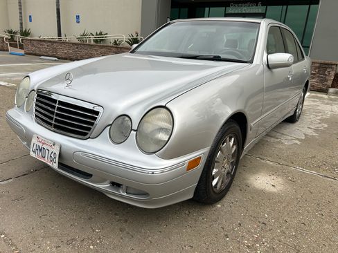 Used 2000 Mercedes-Benz E 320 Sedan image 2