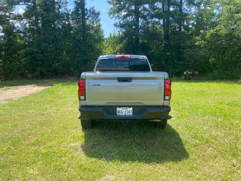 Used 2025 Chevrolet Colorado Trail Boss AWD/4WD image 5
