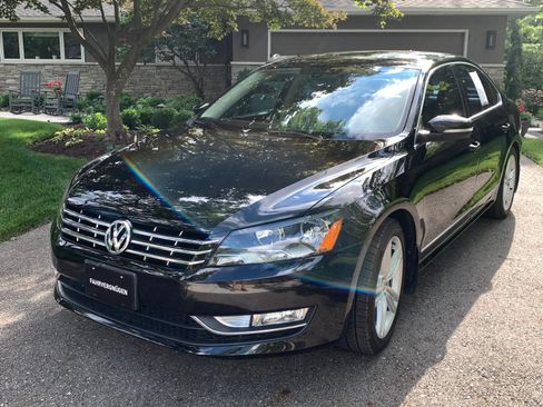 Used 2013 Volkswagen Passat 3.6 SEL Premium FWD image 4