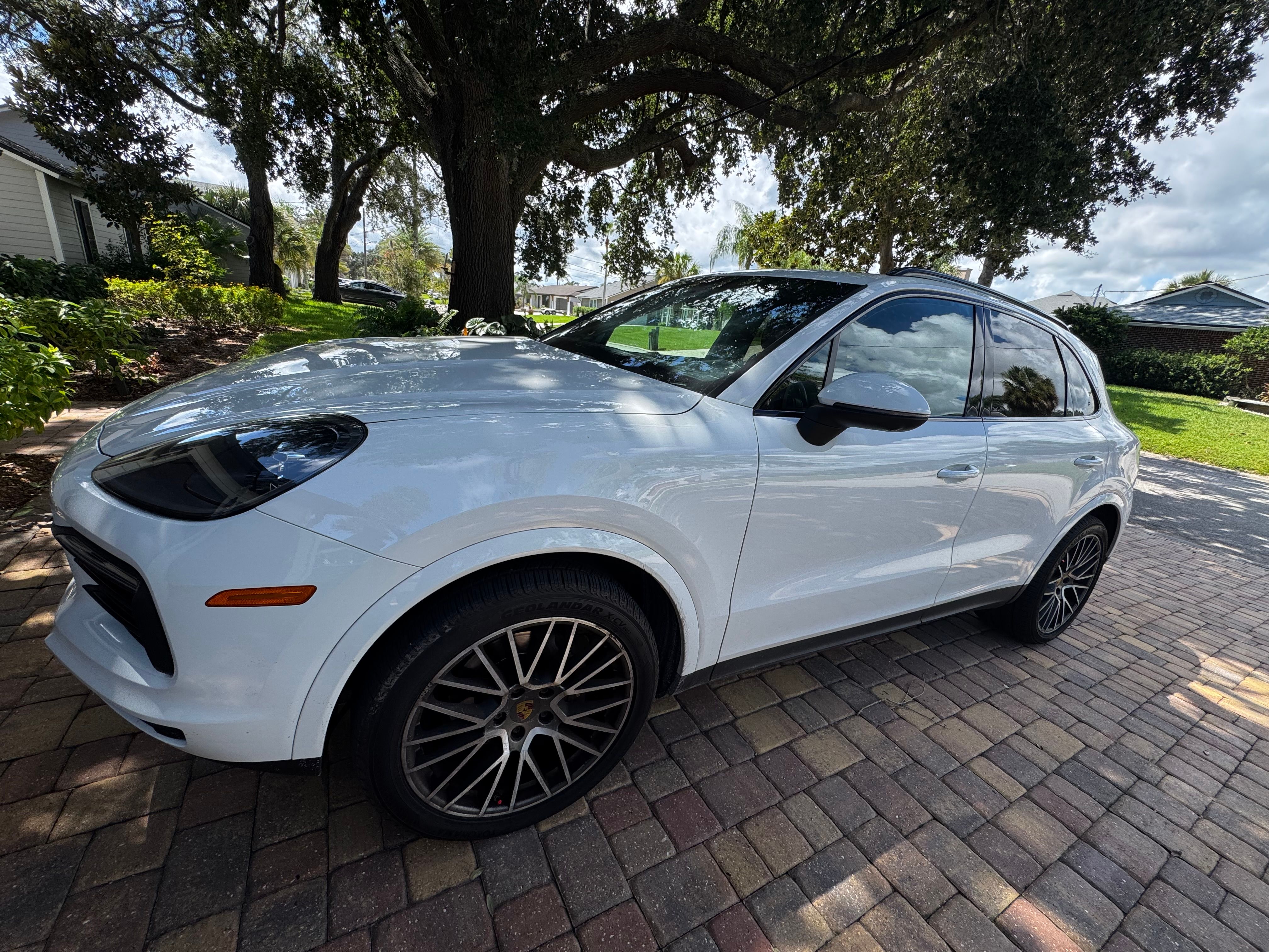 Used 2020 Porsche Cayenne AWD/4WD image 1