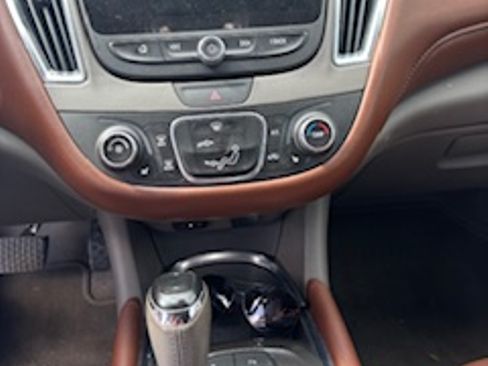 Used 2018 Chevrolet Malibu LT w/ Leather Package image 11