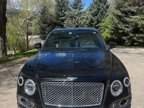 Used 2018 Bentley Bentayga AWD/4WD image 2