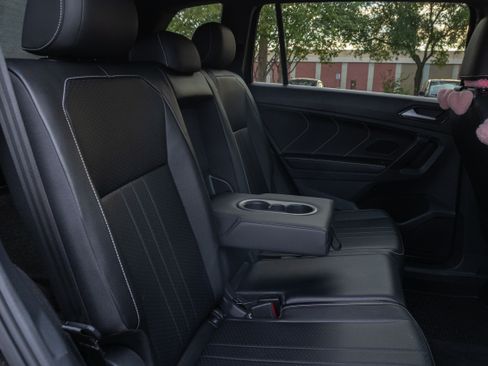 Used 2022 Volkswagen Tiguan SE R-Line image 24