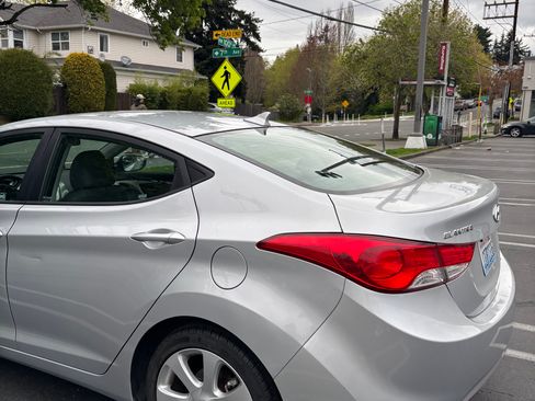 Used 2011 Hyundai Elantra Limited image 12