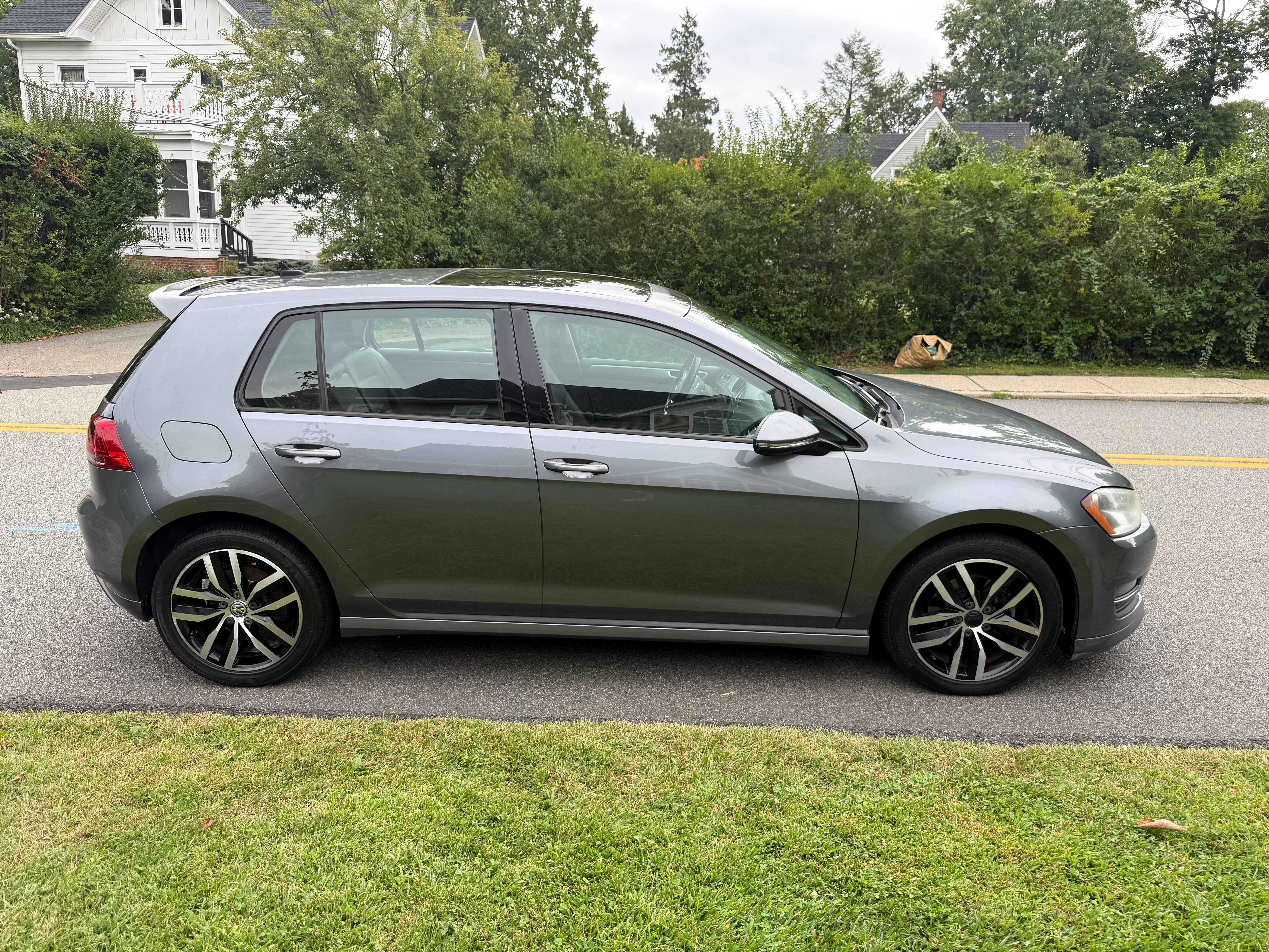 Used 2015 Volkswagen Golf SE w/ Golf Sport Package FWD image 4