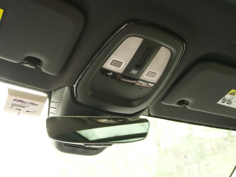 Used 2025 Volvo V60 B5 Cross Country Plus image 25