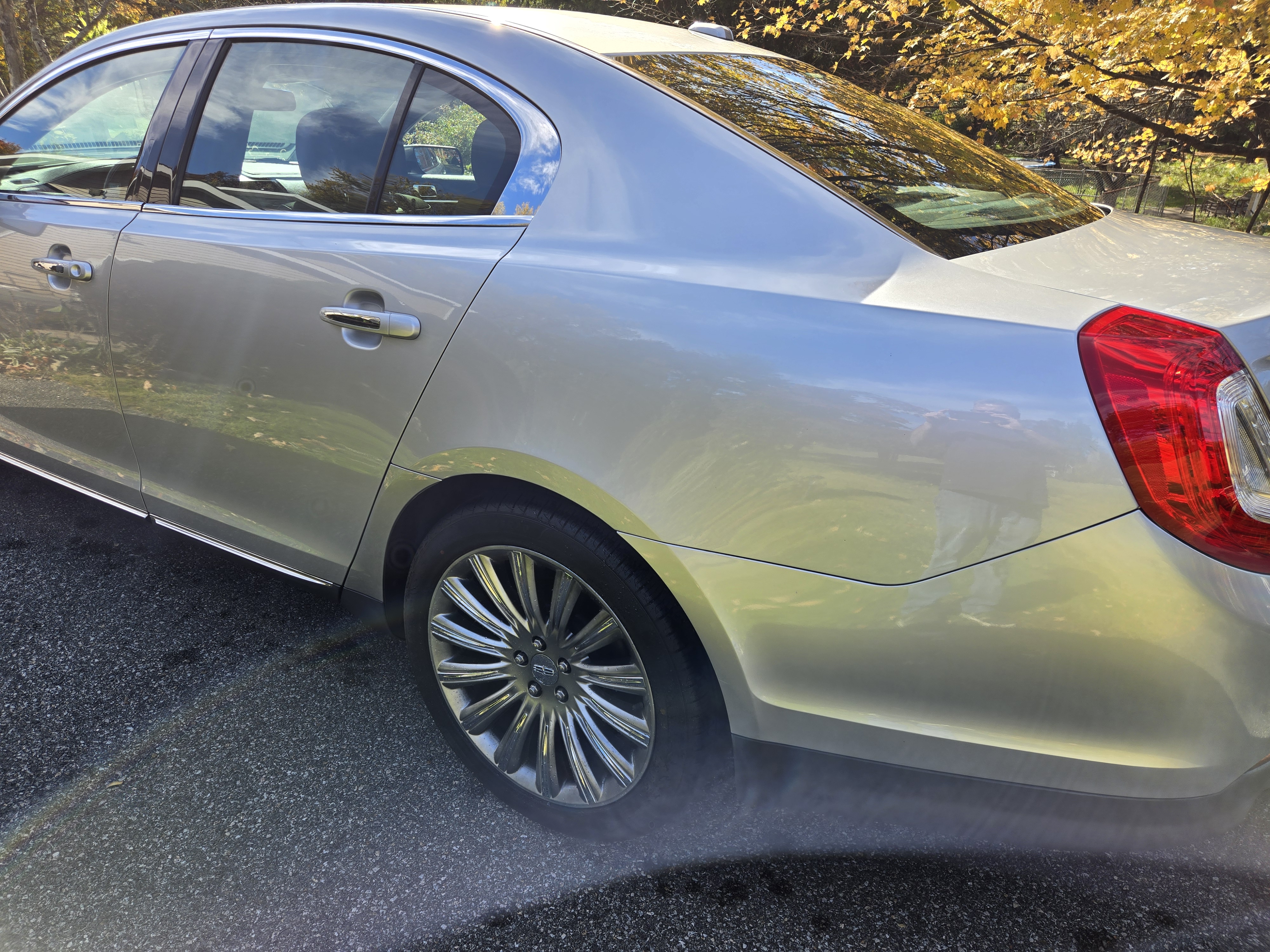 Used 2013 Lincoln MKS AWD image 5