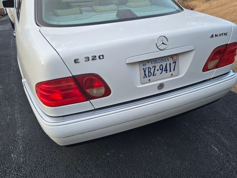 Used 1998 Mercedes-Benz E 320 4MATIC Sedan image 11