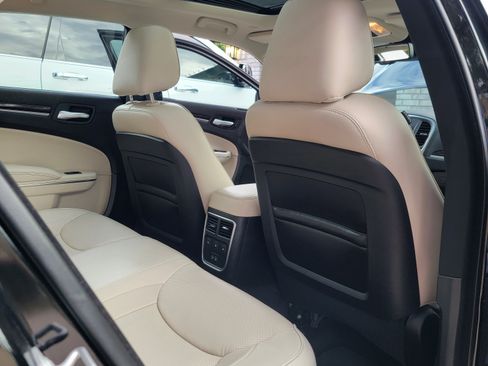 Used 2017 Chrysler 300 C w/ Safetytec Plus Group image 15