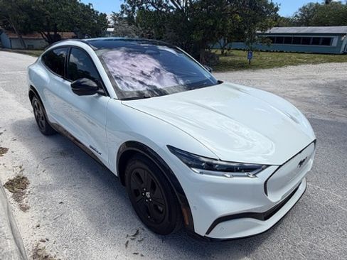 Used 2021 Ford Mustang Mach-E California Route 1 image 1