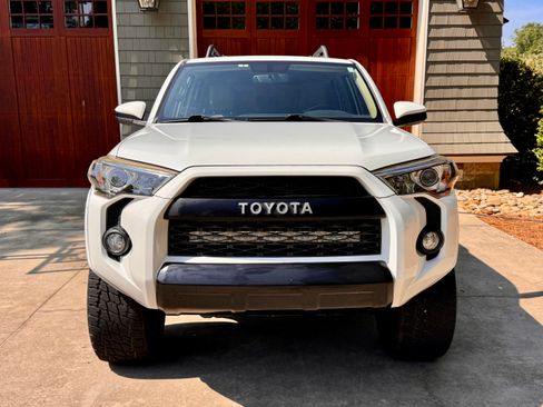 Used 2018 Toyota 4Runner SR5 AWD/4WD image 6