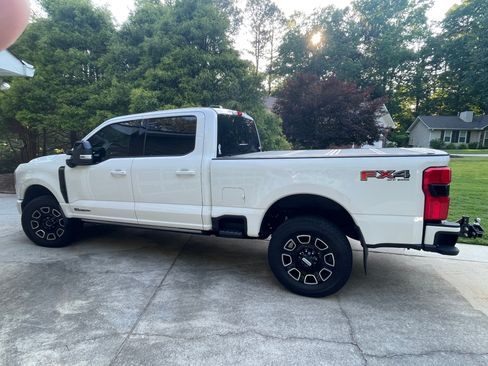 Used 2025 Ford F250 Platinum AWD/4WD image 1