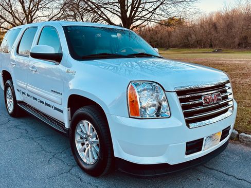 Used 2009 GMC Yukon 4WD Hybrid image 2