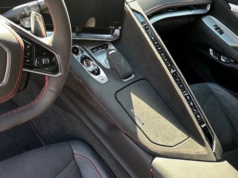 Used 2024 Chevrolet Corvette Stingray Premium Cpe w/ Z51 Performance Package image 8