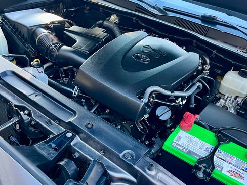 Used 2016 Toyota Tacoma TRD Off-Road image 15