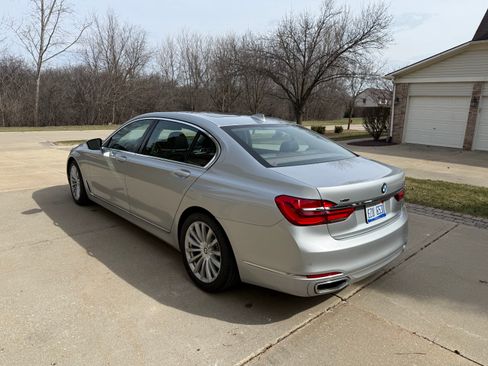 Used 2019 BMW 740i xDrive AWD/4WD image 10
