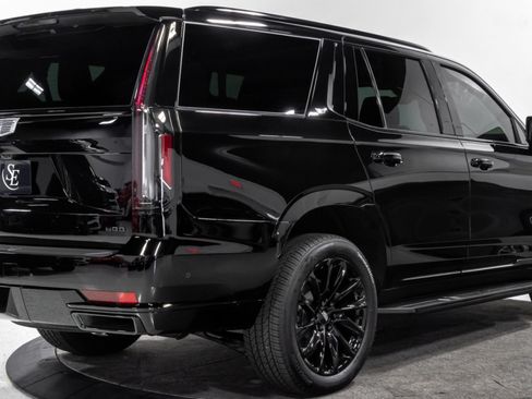 Used 2023 Cadillac Escalade Sport w/ LPO, ONYX Package image 4