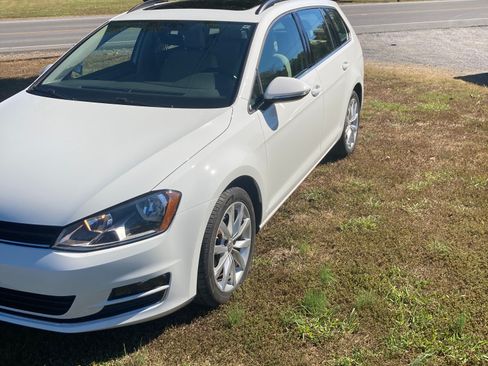 Used 2017 Volkswagen Golf SE FWD image 1