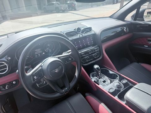 Used 2023 Bentley Bentayga AWD/4WD image 23
