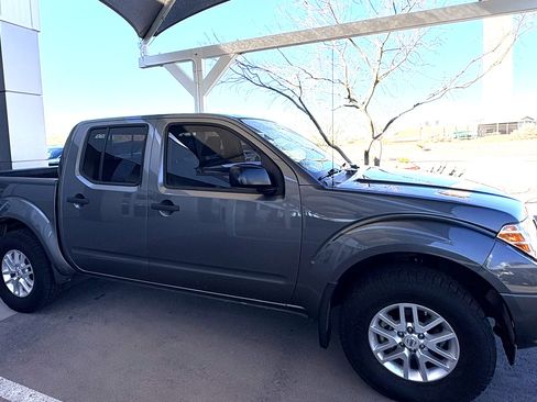 Used 2019 Nissan Frontier SV image 1